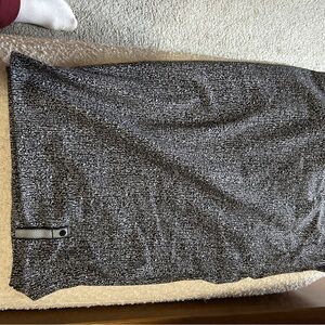 Lululemon Black and White speckled scarf